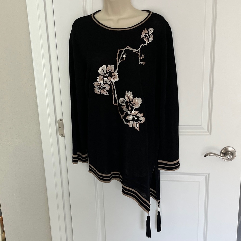 Cache Vintage Rare from Trunk Show Black and Gold Knit Asymmetrical Hem Tassels